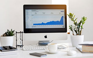 美洲杯罗马的禁区肋部早有铺垫，关键在禁区里手球没吹：一句话把气氛点燃