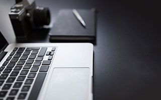 美洲杯罗马的禁区肋部早有铺垫，关键在禁区里手球没吹：一句话把气氛点燃