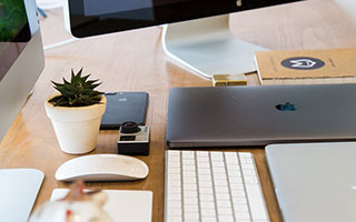 美洲杯罗马的禁区肋部早有铺垫，关键在禁区里手球没吹：一句话把气氛点燃